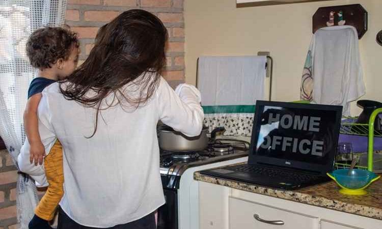 Cresce percepção sobre a sobrecarga feminina no trabalho doméstico