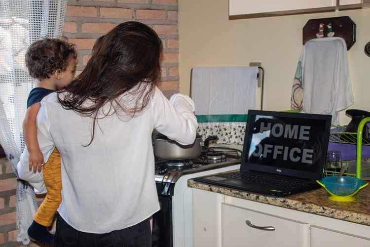 Cresce percepção sobre a sobrecarga feminina no trabalho doméstico