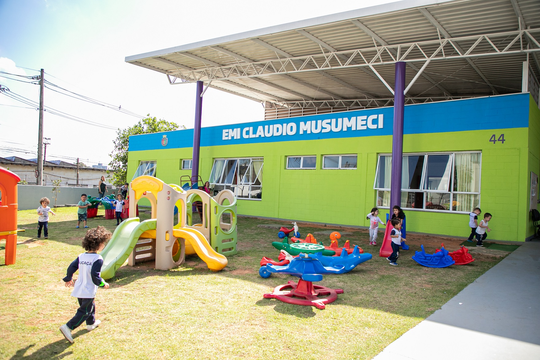 Auricchio entrega a revitalização de mais uma escola de Educação Infantil no Bairro Cerâmica