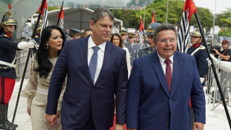 Tarcísio de Freitas toma posse como novo governador de São Paulo