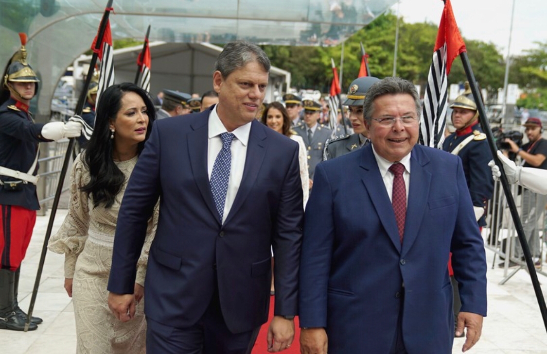 Tarcísio de Freitas toma posse como novo governador de São Paulo