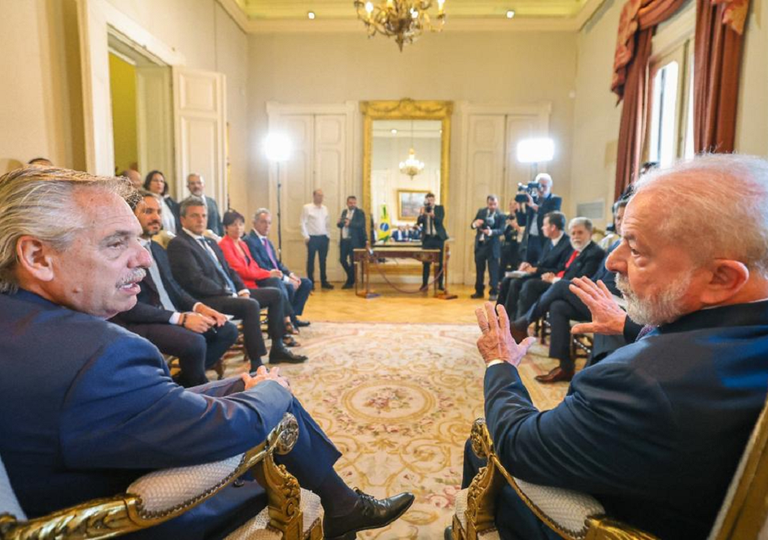 “Estou de volta para fazer bons acordos com a Argentina”, diz Lula em reunião com Alberto Fernández