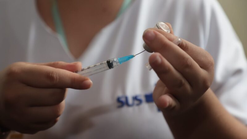 Santo André começa a aplicar vacina bivalente contra a Covid em munícipes com mais de 70 anos