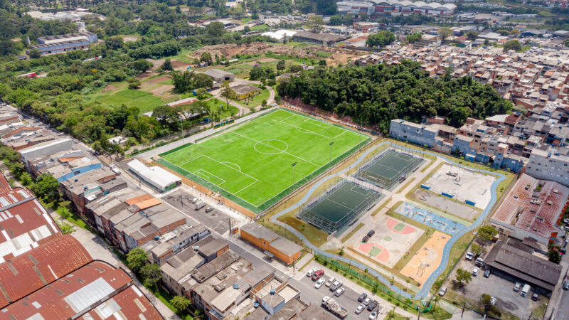 Prefeitura de São Bernardo entrega revitalização do campo de futebol do Batistini