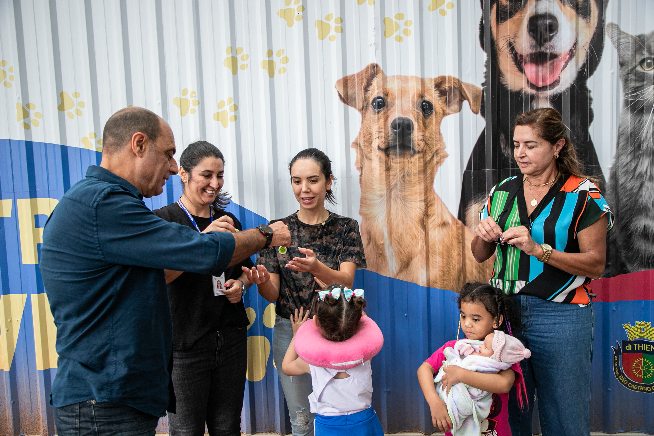 São Caetano distribui medalhas para localização de animais perdidos e realiza mais de 3 mil registros