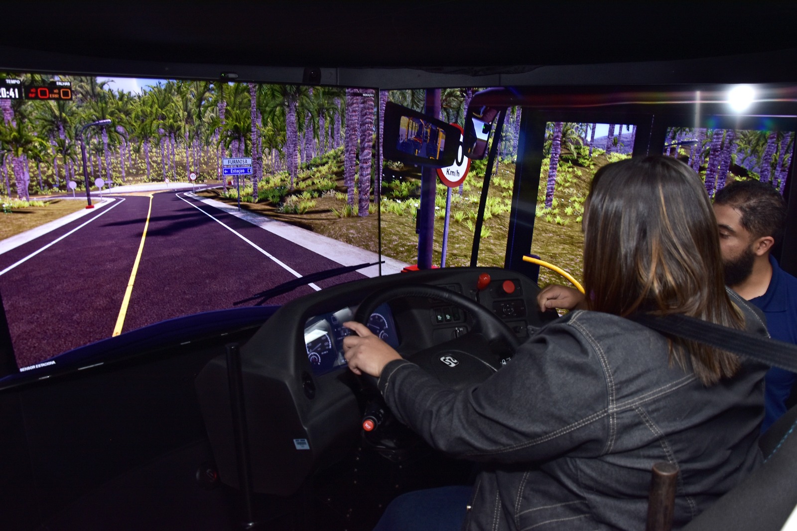 Santo André inicia capacitação para mulheres que dirigem ônibus, caminhões e vans