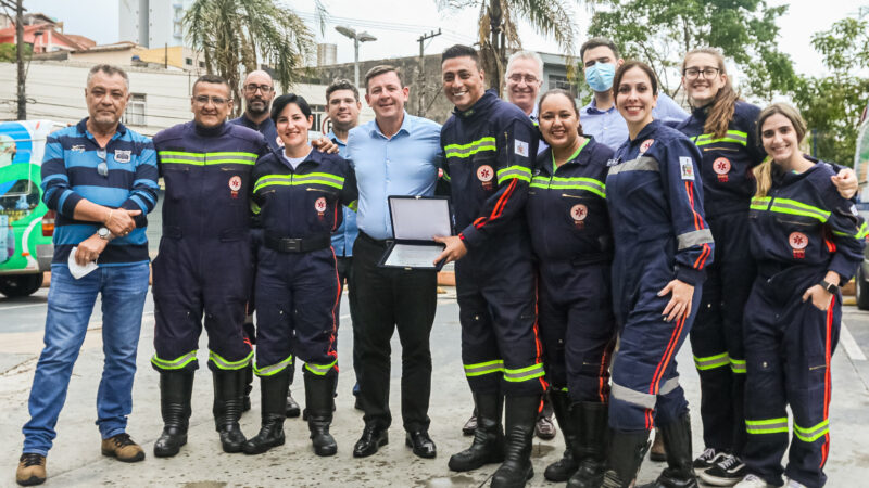 Prefeitura de São Bernardo homenageia enfermeiro voluntário no desastre em São Sebastião