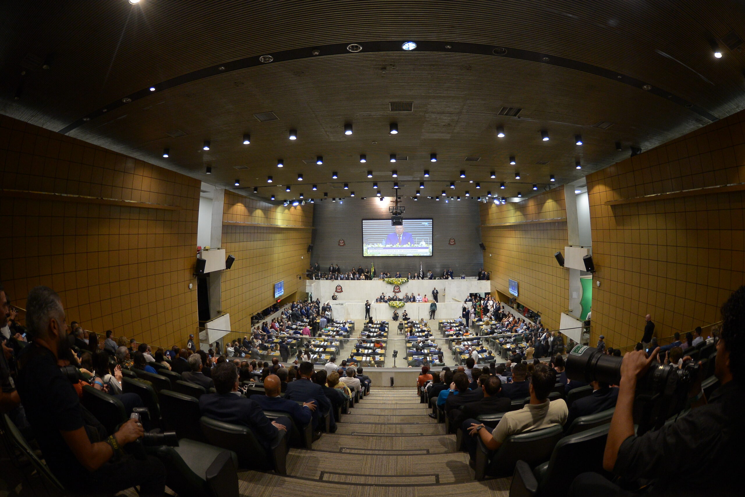 Deputados estaduais tomam posse na Alesp