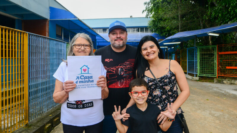 Prefeitura de São Bernardo entrega escrituras do loteamento Vila Nova, no Alvarenga