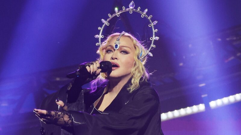 Madonna chega ao Brasil para show gratuito em Copacabana no Rio de Janeiro