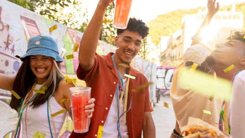 Carnaval: como se proteger do calor e da desidratação na folia